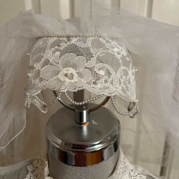 Elegant White Lace Wedding Dress - Picture 7 of 13